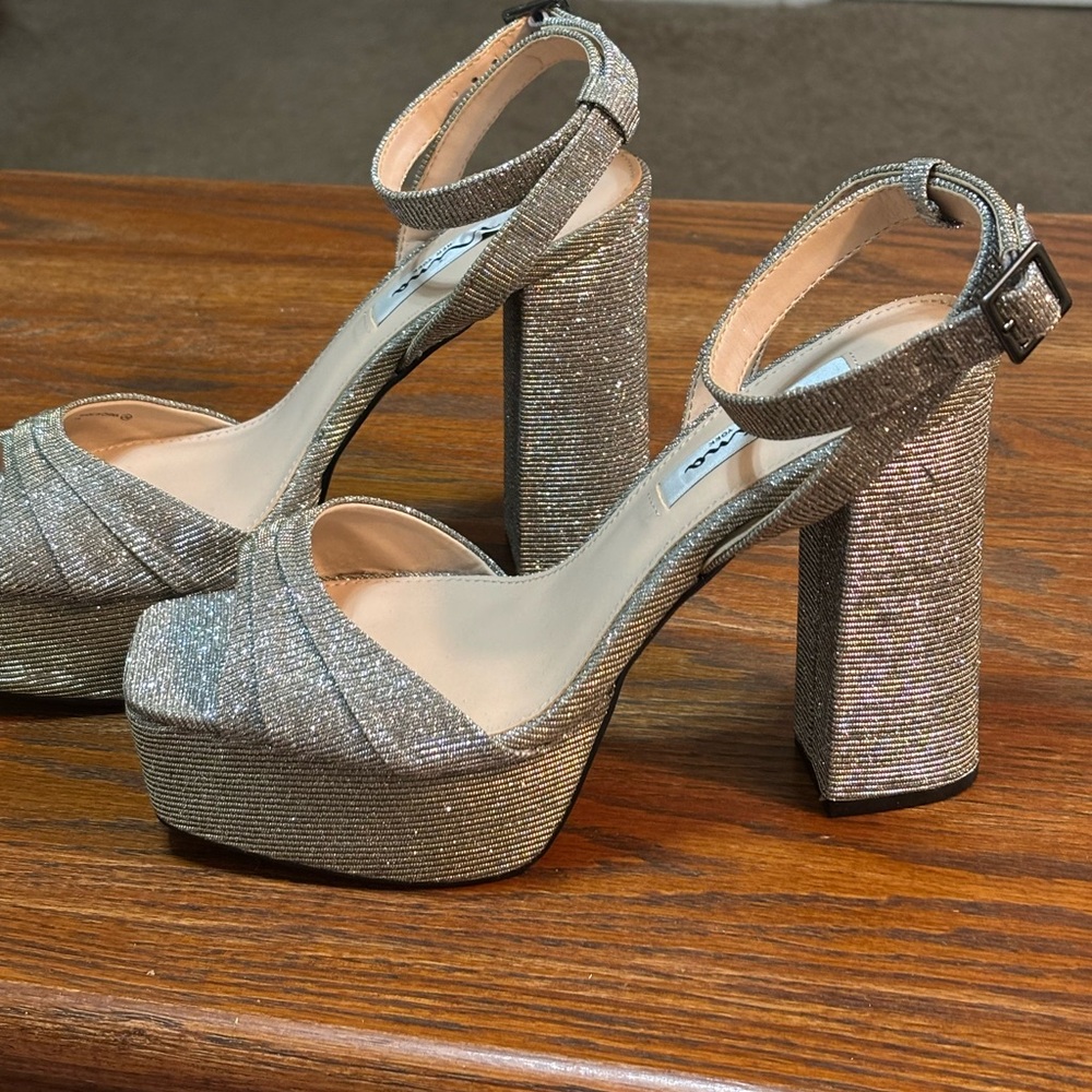Nina Dorcas Sparkling Platform Shoe.  Ankle Strap. Party Wedding Shoe, Size 8